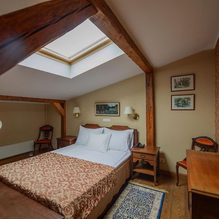Отель Saka Manor Экстерьер фото