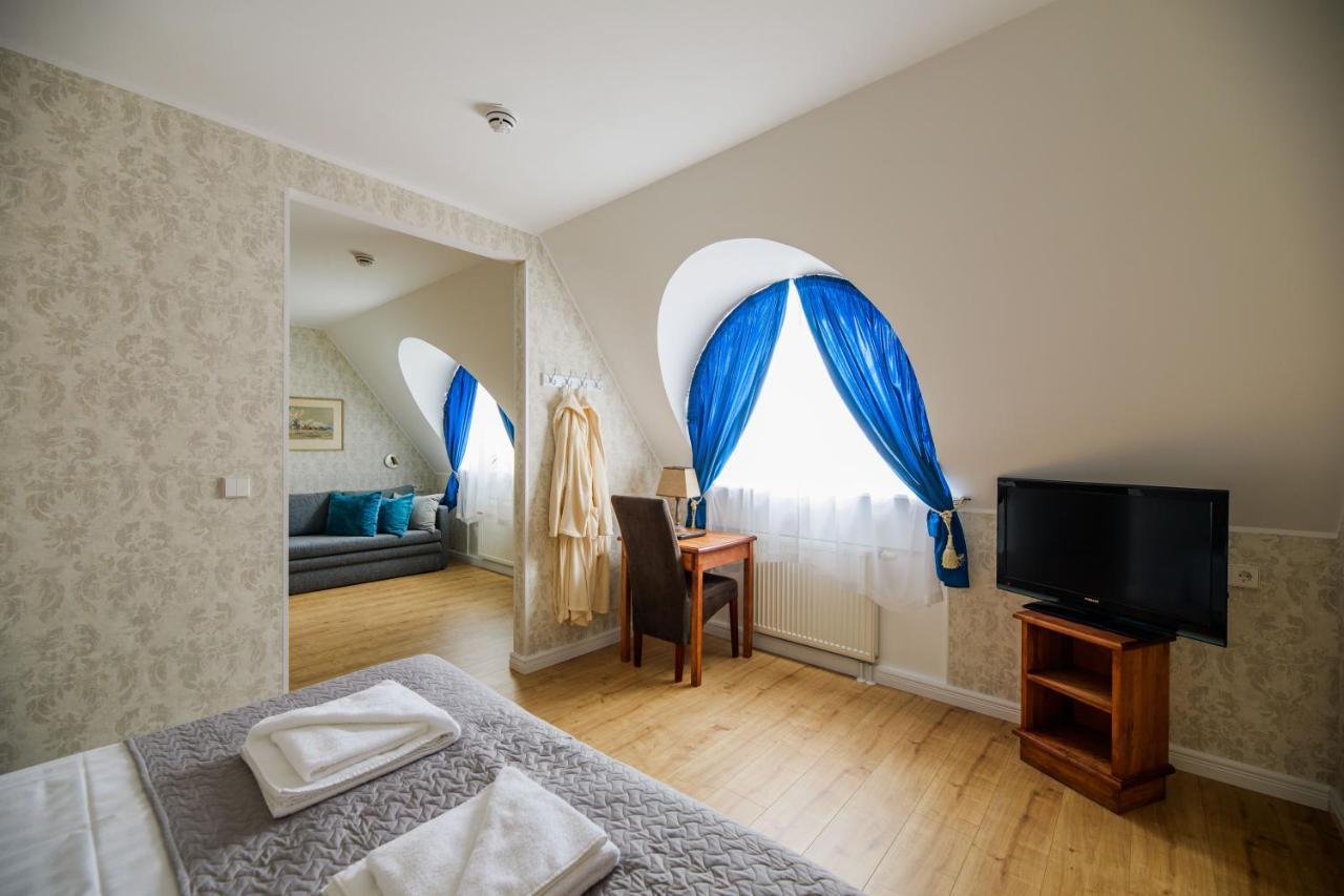 Отель Saka Manor Экстерьер фото