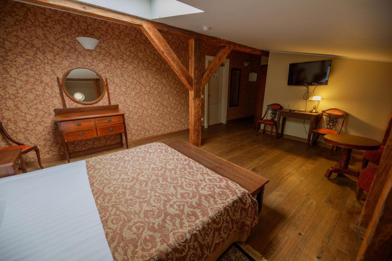 Отель Saka Manor Экстерьер фото
